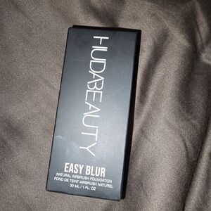 Huda Beauty Easy Blur Foundation
